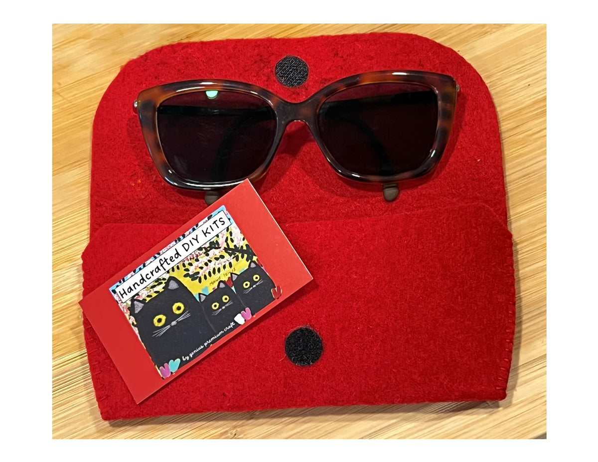 Maud Lewis-Inspired Glasses Case DIY Kit