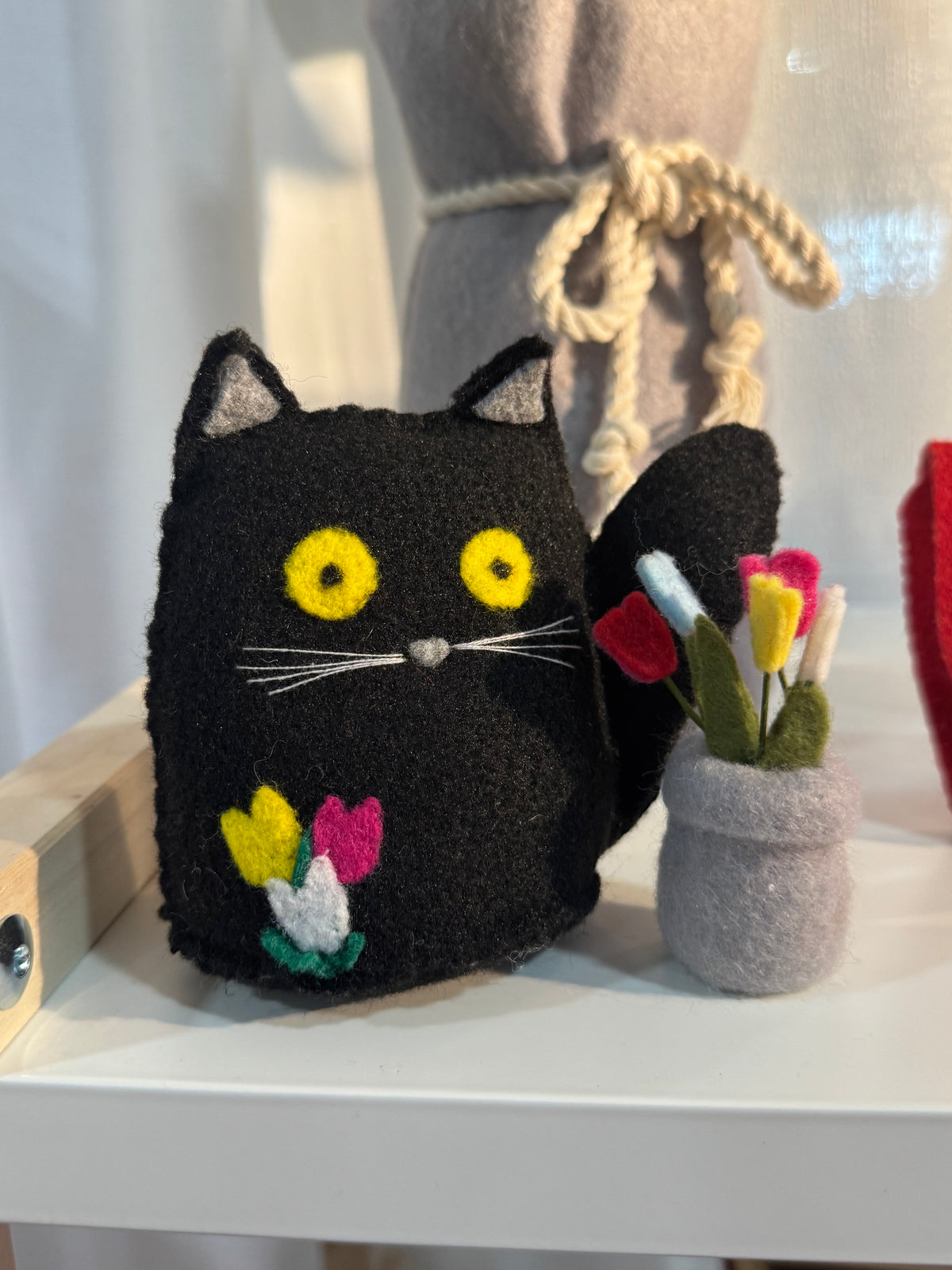 Black Cat with Tulips Felt & Sew Kit