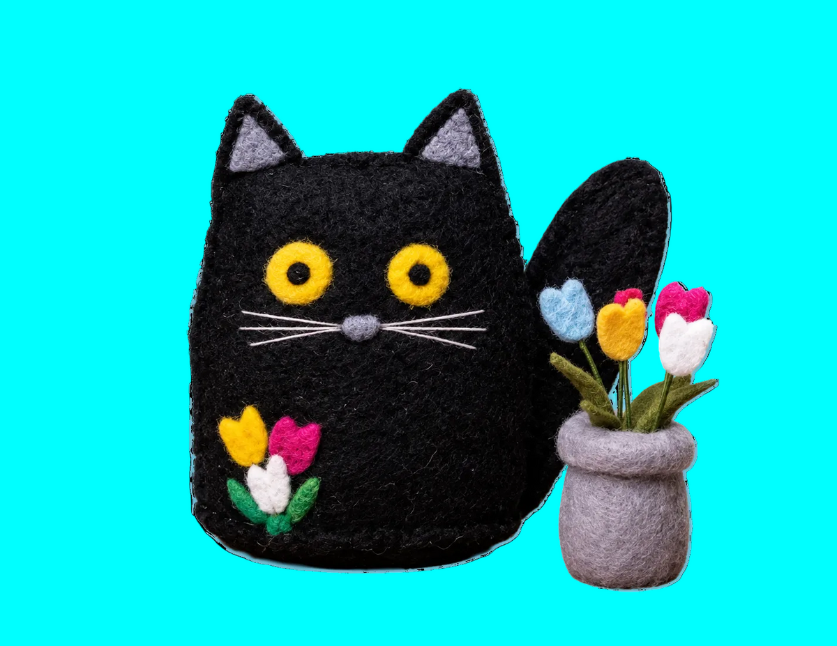 Black Cat with Tulips Felt & Sew Kit