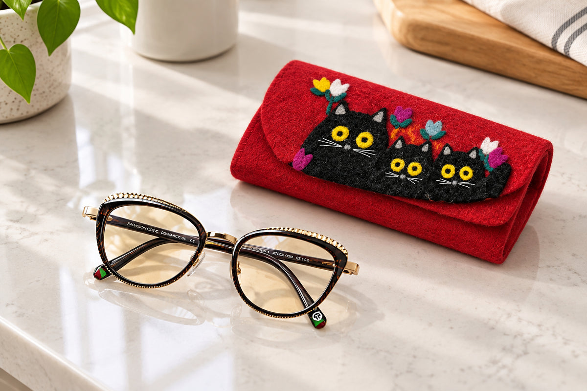 Maud Lewis-Inspired Glasses Case DIY Kit